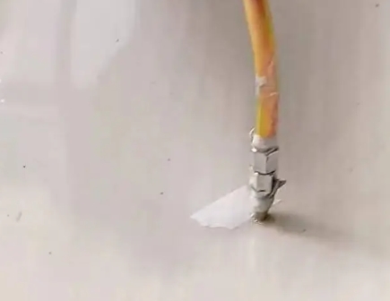 玉溪市瓷砖空鼓维修公司专业解答在瓷砖铺贴过程中，如果使用的砂料过粗（如全部使用了粗砂），可能会导致以下问题